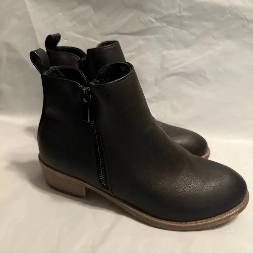 Unbranded Black Booties Size 7.5 Great Shape